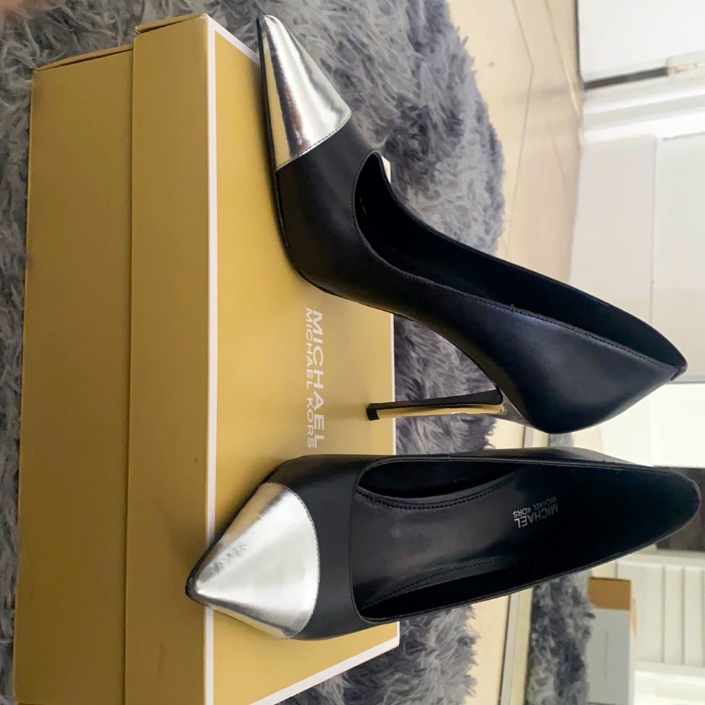 Michael Kors black pumps size 9